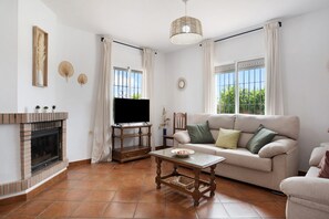 TV, fireplace
