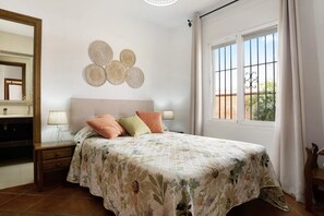 Iron/ironing board, bed sheets