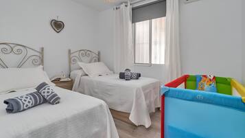 2 dormitorios, tabla de planchar con plancha, wifi gratis y ropa de cama