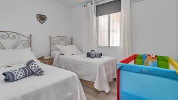 2 bedrooms, iron/ironing board, free WiFi, bed sheets