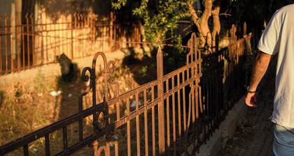 Chic Red Studio near Talpiot Market