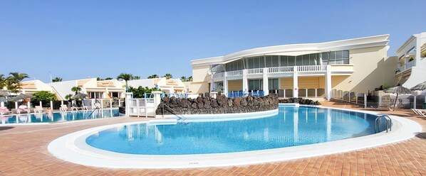 Outdoor pool, a heated pool