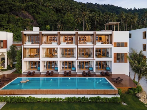 X-sea khanom Harbor Bay Resort