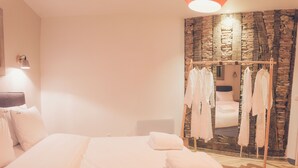 The JK Evasion | Egyptian cotton sheets, premium bedding, down comforters - Jk Suites Limoges (Limoges)