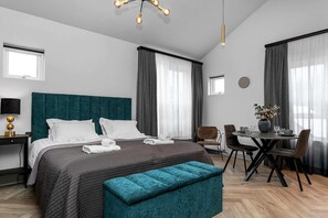 1 bedroom, WiFi, bed sheets - Backyard Stylish Studio for 2 - Excellent Location (Reykjavík)