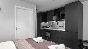 1 bedroom, desk, WiFi, bed sheets