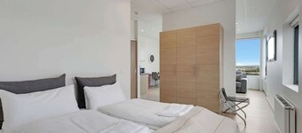 Blue Mountain Apartments - Corner Studio with View