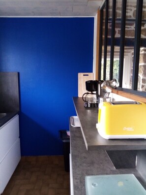 Kylskåp, ugn, spishäll och diskmaskin