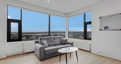 Blue Mountain Apartments - Corner Studio with View