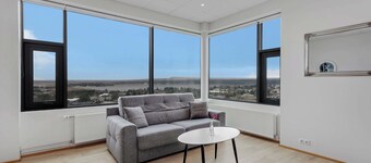 Blue Mountain Apartments - Corner Studio with View
