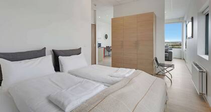 Blue Mountain Apartments - Corner Studio with View