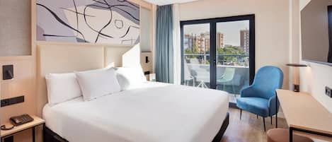 Classic Double Room | Minibar, free WiFi, bed sheets