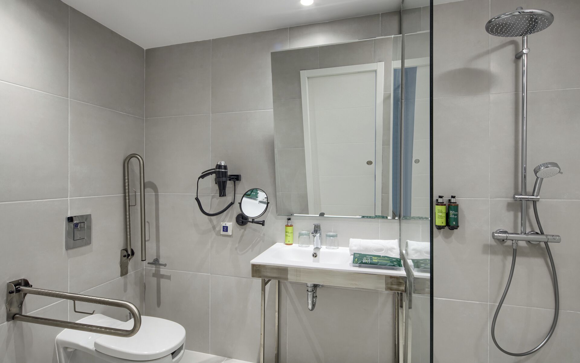 Classic Triple Room | Minibar, free WiFi, bed sheets