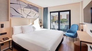Minibar, free WiFi, bed sheets