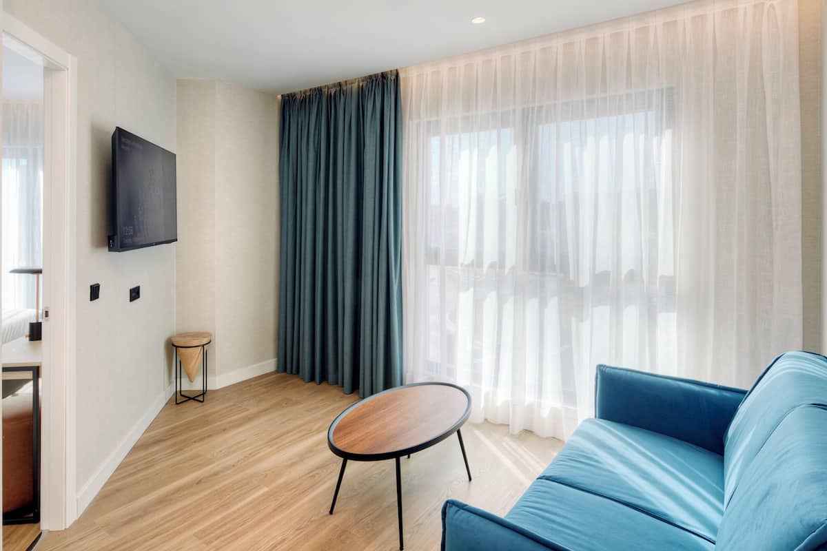 Junior Suite | Minibar, WiFi (free), bed sheets
