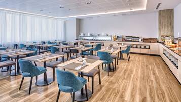 Café da manhã com buffet todos os dias mediante uma taxa