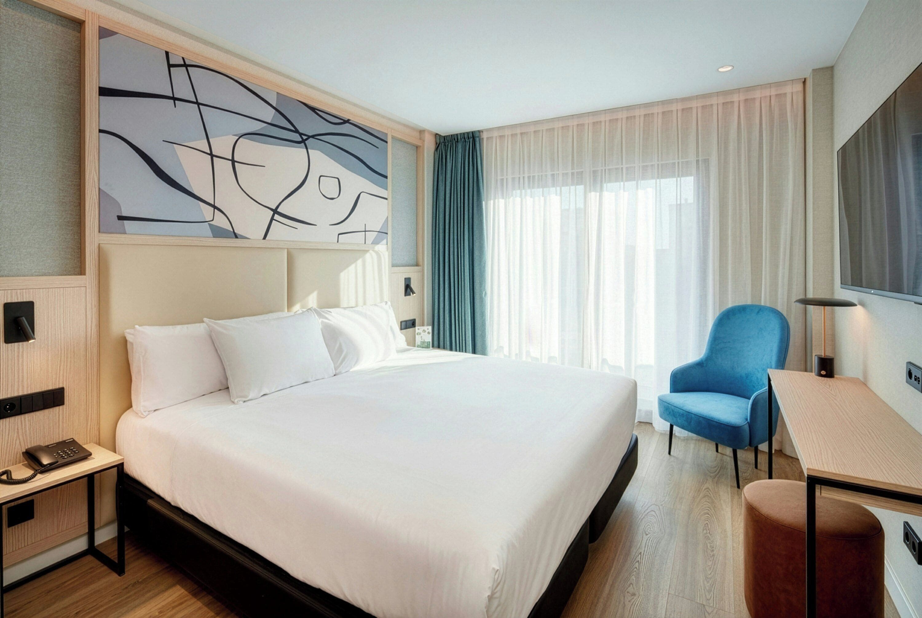 Classic Double Room | Minibar, free WiFi, bed sheets