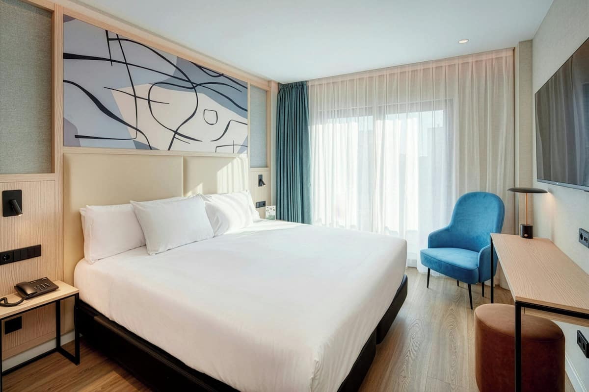 Minibar, wifi gratis y ropa de cama