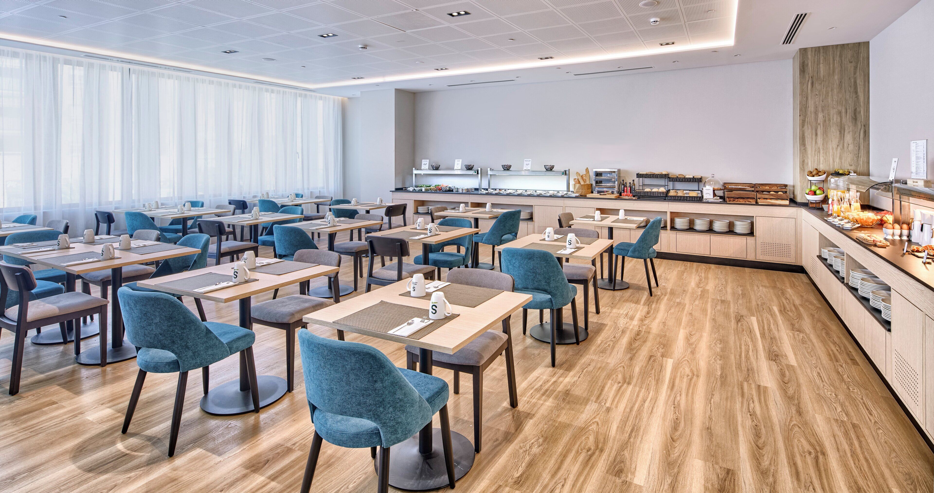 Daily buffet breakfast (EUR 17 per person)