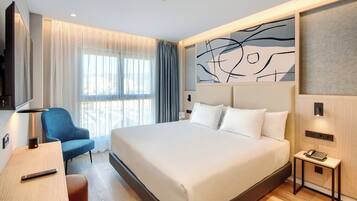 Minibar, free WiFi, bed sheets