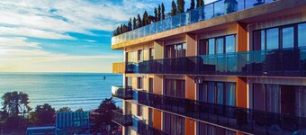 Next Green Aparthotel Official