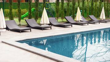 Piscina externa sazonal