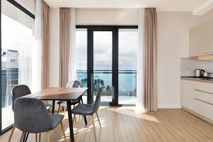 Sistema de insonorización, tabla de planchar con plancha y wifi gratis 