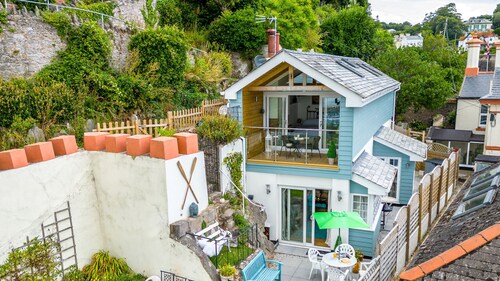 The Boathouse - Panoramic Sea View Retreat, near Town, Marina & Beach and Parking