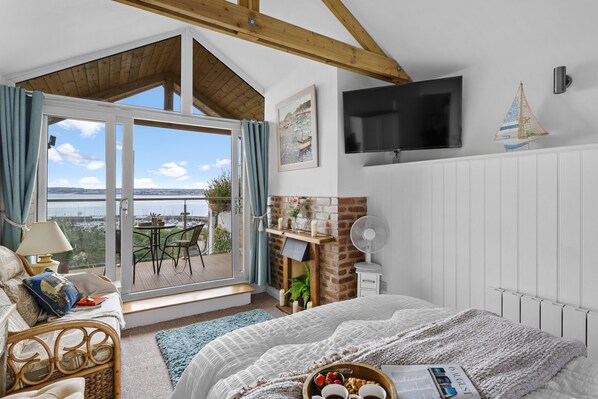 3 bedrooms, iron/ironing board, travel cot, free WiFi