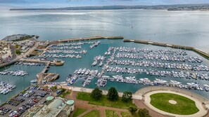 Marina - The Boathouse - Panoramic Sea View Retreat, near Town, Marina & Beach and Parking (Torquay)