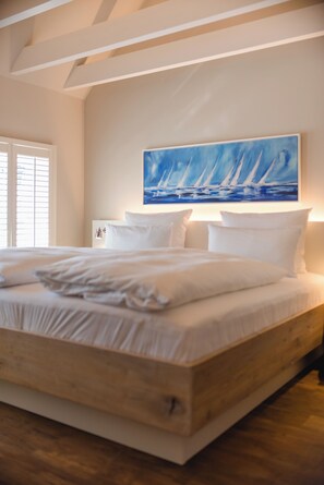 Dobbeltrom – comfort | Minibar (inkludert), safe på rommet, individuelt innredet og skrivebord