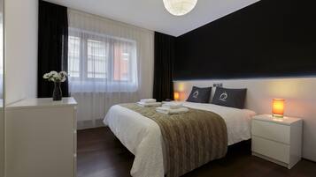 Leilighet – deluxe, terrasse | 1 soverom, lydisolert og wi-fi (inkludert)