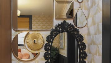 Bügeleisen/Bügelbrett, kostenloses WLAN, Bettwäsche