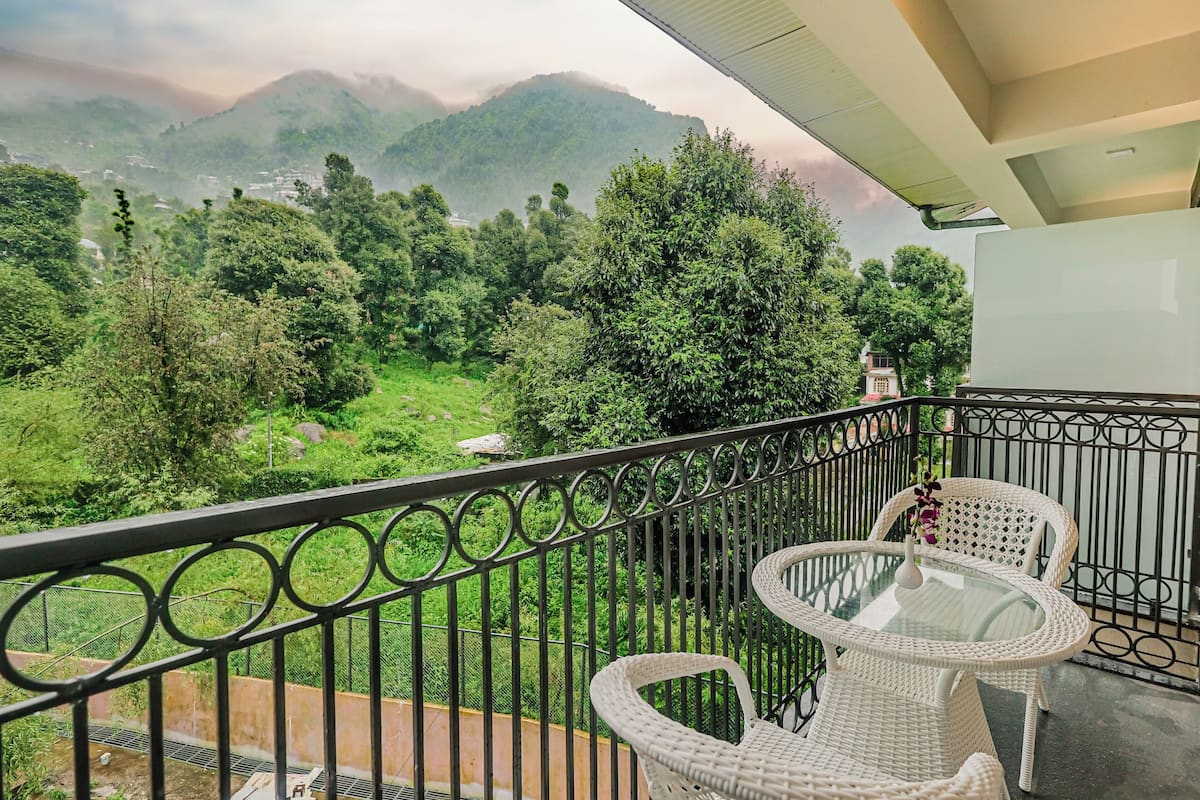 Frette Italian sheets, premium bedding, down duvets, Select Comfort beds