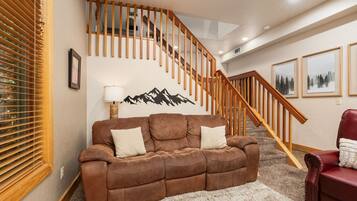 Smart TV, chimenea y videojuegos