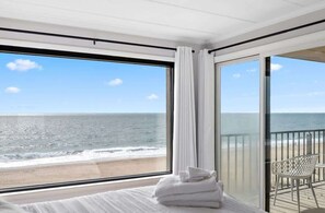 2 bedrooms, WiFi, bed sheets - Marigot Beachfront Condominium (Ocean City)