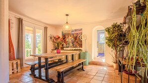 A cozy kitchen with a wooden table, bench, and hanging plants. - Beautiful home in Les Arcs (Les Arcs)