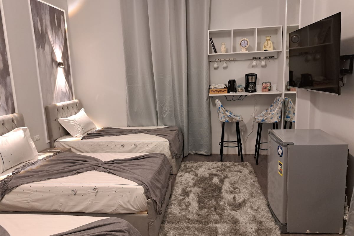 Family Suite | 2 bedrooms, blackout drapes, bed sheets