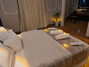 Suite Elite | Tirai kedap cahaya dan seprai linen