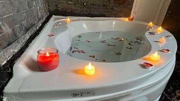 Elite Suite | Blackout drapes, bed sheets