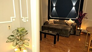 Elite Suite | Blackout drapes, bed sheets - Downtown Family Suites (Cairo)