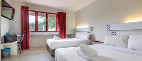 Deluxe Room | Desk, free WiFi