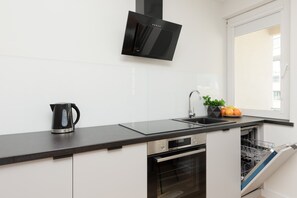 Køleskab, ovn, kogeplade, opvaskemaskine