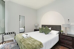 4 bedrooms, desk, iron/ironing board, WiFi