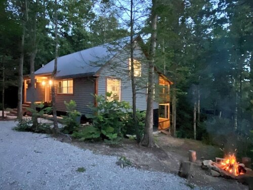 Red Route One | Mega LUX Cabin | Hot Tub | Central