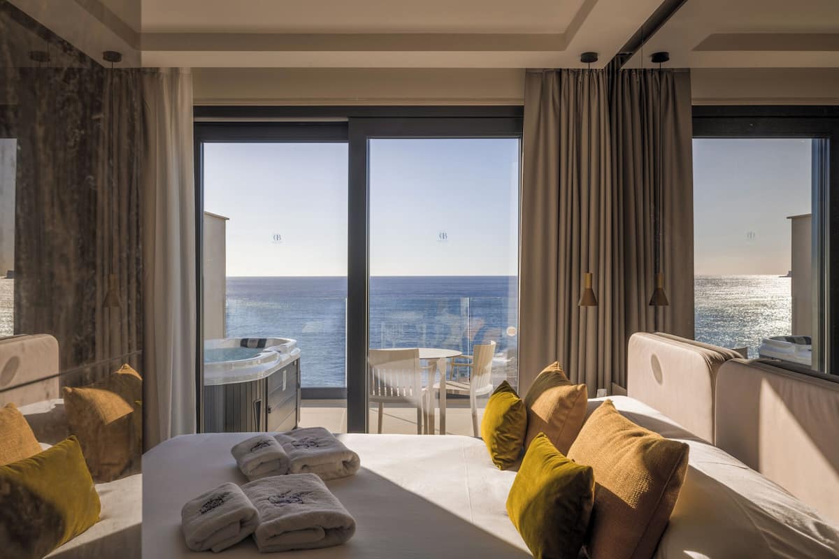 Camera Superior, idromassaggio, vista mare | 1 camera, biancheria da letto di alta qualità, una cassaforte in camera