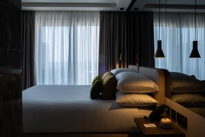 Superior Room, Hot Tub, Sea View | Premium bedding, in-room safe, laptop workspace, iron/ironing board - Deep Blu (Qrendi)