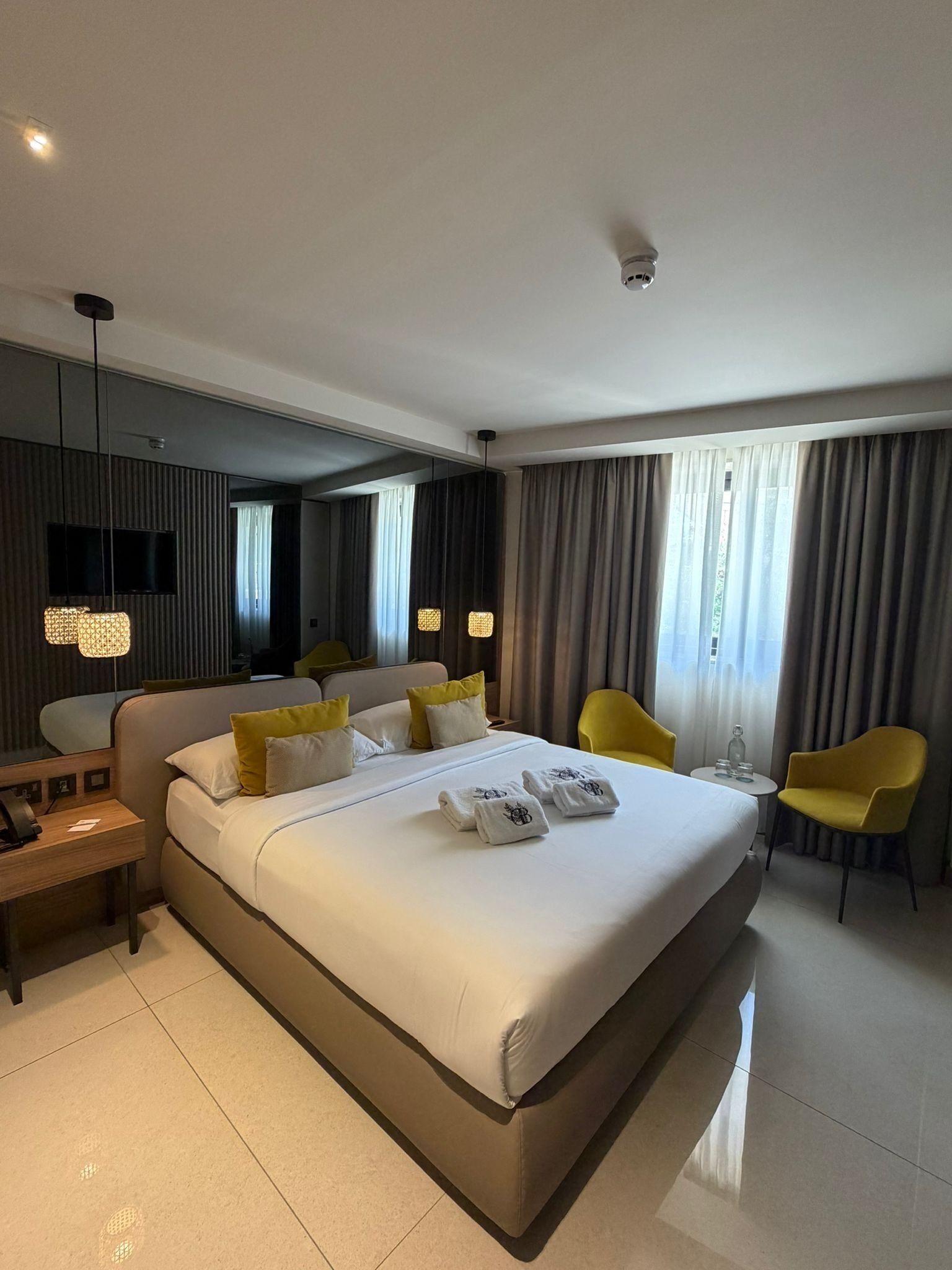 Quarto standard, para não fumantes, vista para o jardim | Roupas de cama premium, cofres nos quartos