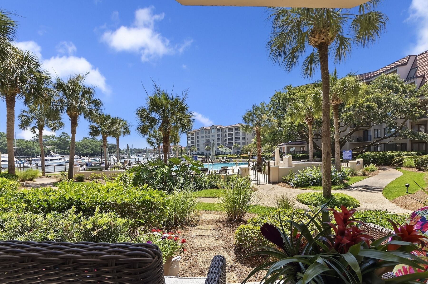 Stunning Shelter Cove Harbour & Marina Views, Bike to the Beach - YC7517