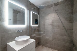 Comfort Apartment | Bathroom | Towels